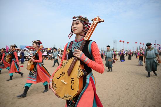 甘肃张掖:平山湖大峡谷群峰耸立 红色砂砾岩层层次清晰 第11张 甘肃张掖:平山湖大峡谷群峰耸立 红色砂砾岩层层次清晰 第11张